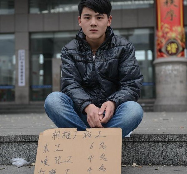 “90后”农民工群像 “生活在别处”乡村渐行渐远