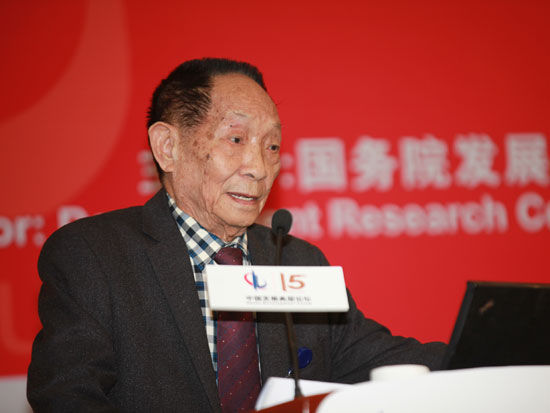 袁隆平：超级稻第四阶段已启动 单产目标15吨