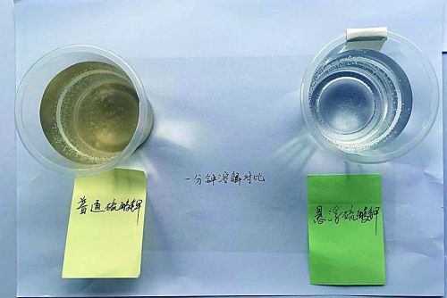 左侧普通硫酸钾溶液存在分层现象，有沉淀，容易导致烧根烧苗；右侧悬浮硫酸钾溶液清澈透亮，养分均匀，全溶解。