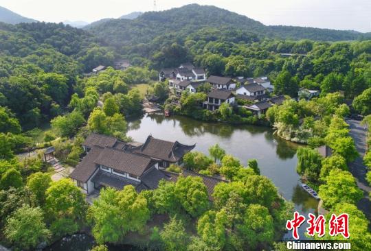 小镇一角。 上宣供图 摄